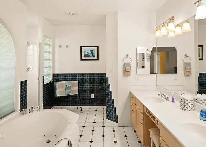 Holiday home Spacious Splendor With Community & Pool