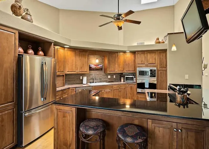 Holiday home Spacious Splendor With Community & Pool *
