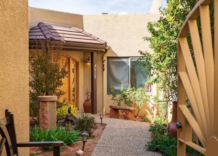 Spacious Splendor With Community & Pool Sedona