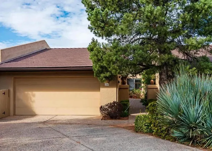 Holiday home Spacious Splendor With Community & Pool *