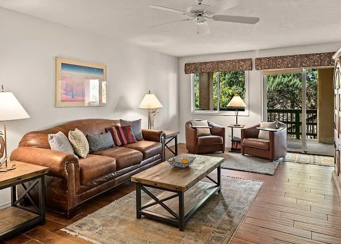 Holiday home Spacious Splendor With Community & Pool *