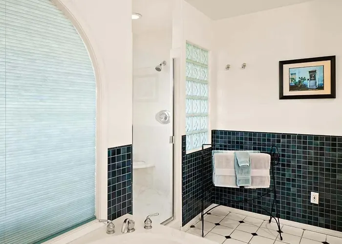 Spacious Splendor With Community & Pool *