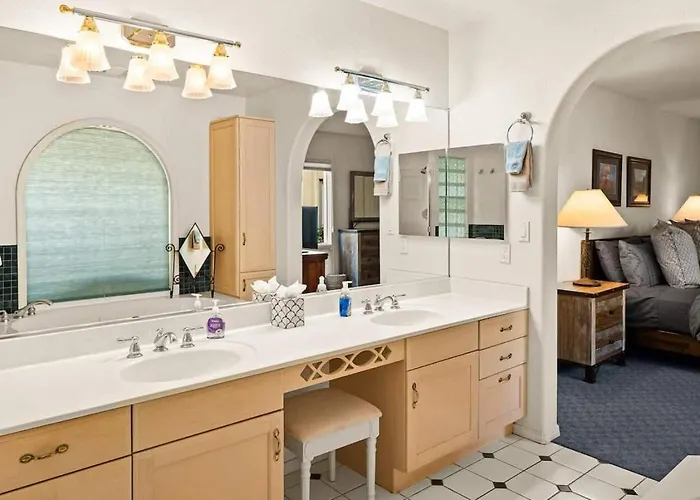 Spacious Splendor With Community & Pool Holiday home